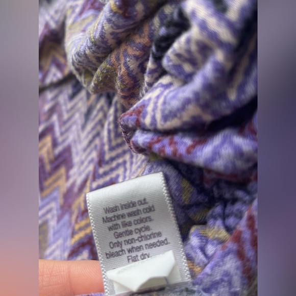 Purple Funky Print Top XS Jennifer Lopez Stretchy Soft Fun Short Sleeve Shirt - Picture 12 of 12